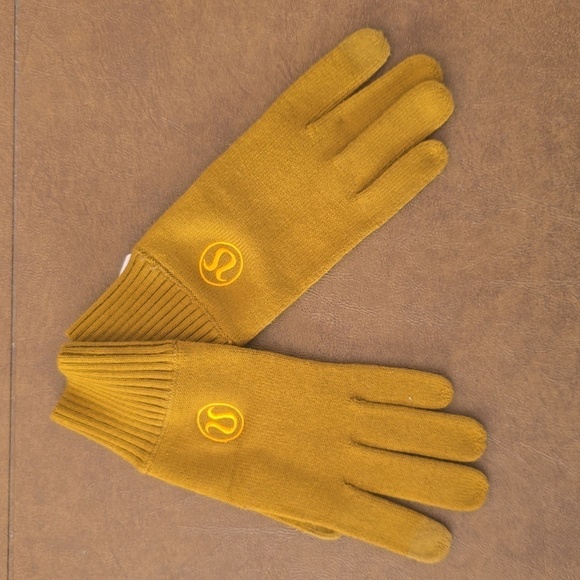 NWT Lululemon Women's Warm Revelation Gloves Tech-Friendly Size XS/S Color GLSC - Picture 1 of 6